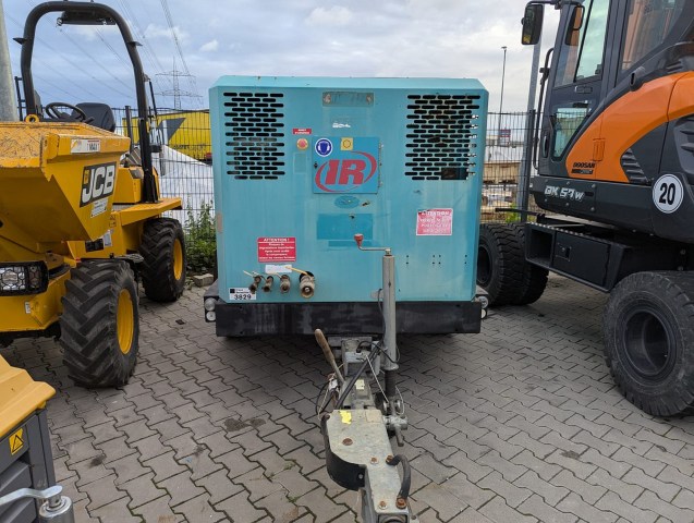 WhatsApp Image 2025-11-07 at 08.11.02 (1)